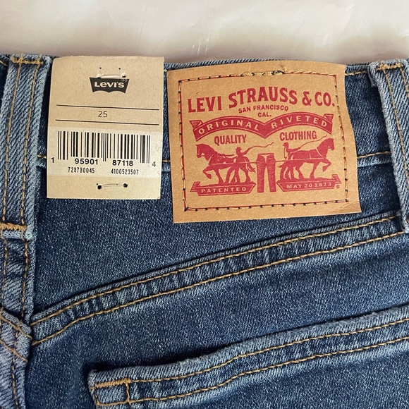 Levi High Rise Shorts Hypersoft Size 25 - Picture 7 of 10